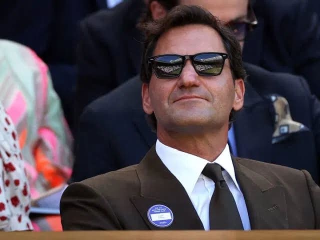 Roger Federer Strolls Back Into Wimbledon in an Olive Suit