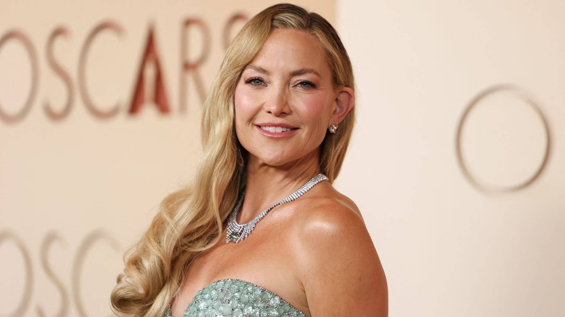 Kate Hudson Opened Her £6m Dream Kitchen Fridge And It's Not What You'd Expect — Daily Insight