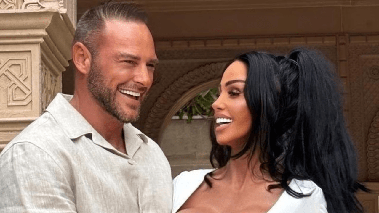 Katie Price Reveals Lee Andrews Had a Hood Put Over His Head — And She's Still Flying Out to See Him — Daily Insight