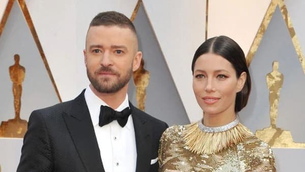 Justin Timberlake and Jessica Biel walking hand-in-hand on a New York City street, both wearing matching all-black outfits and sunglasses